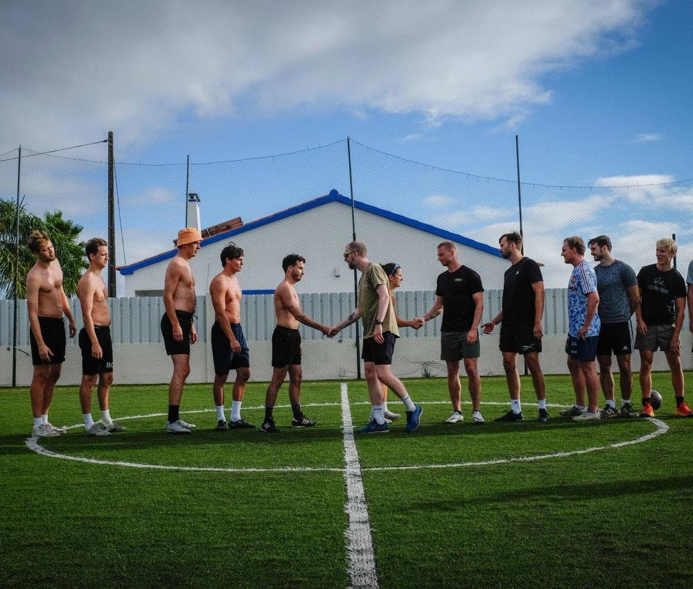 Kollegaer klare for fotballkamp i Portugal