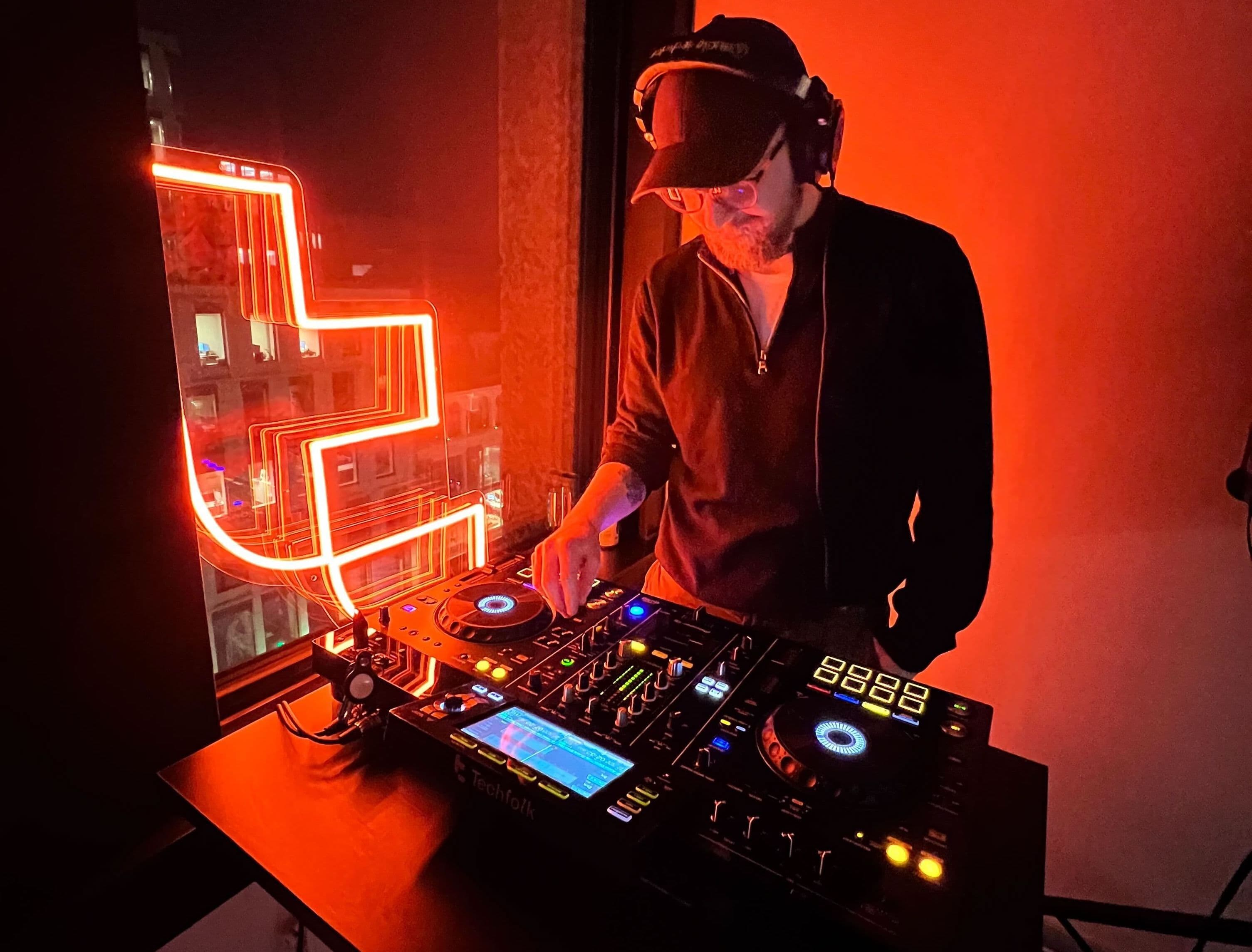 DJ´ing i klubbhuset